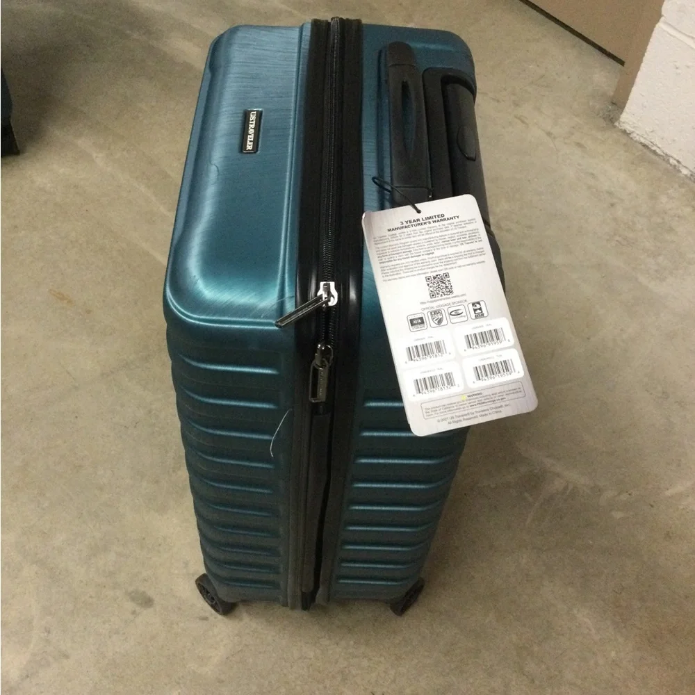 Traveler Teal Hardside Spinner Carry-On